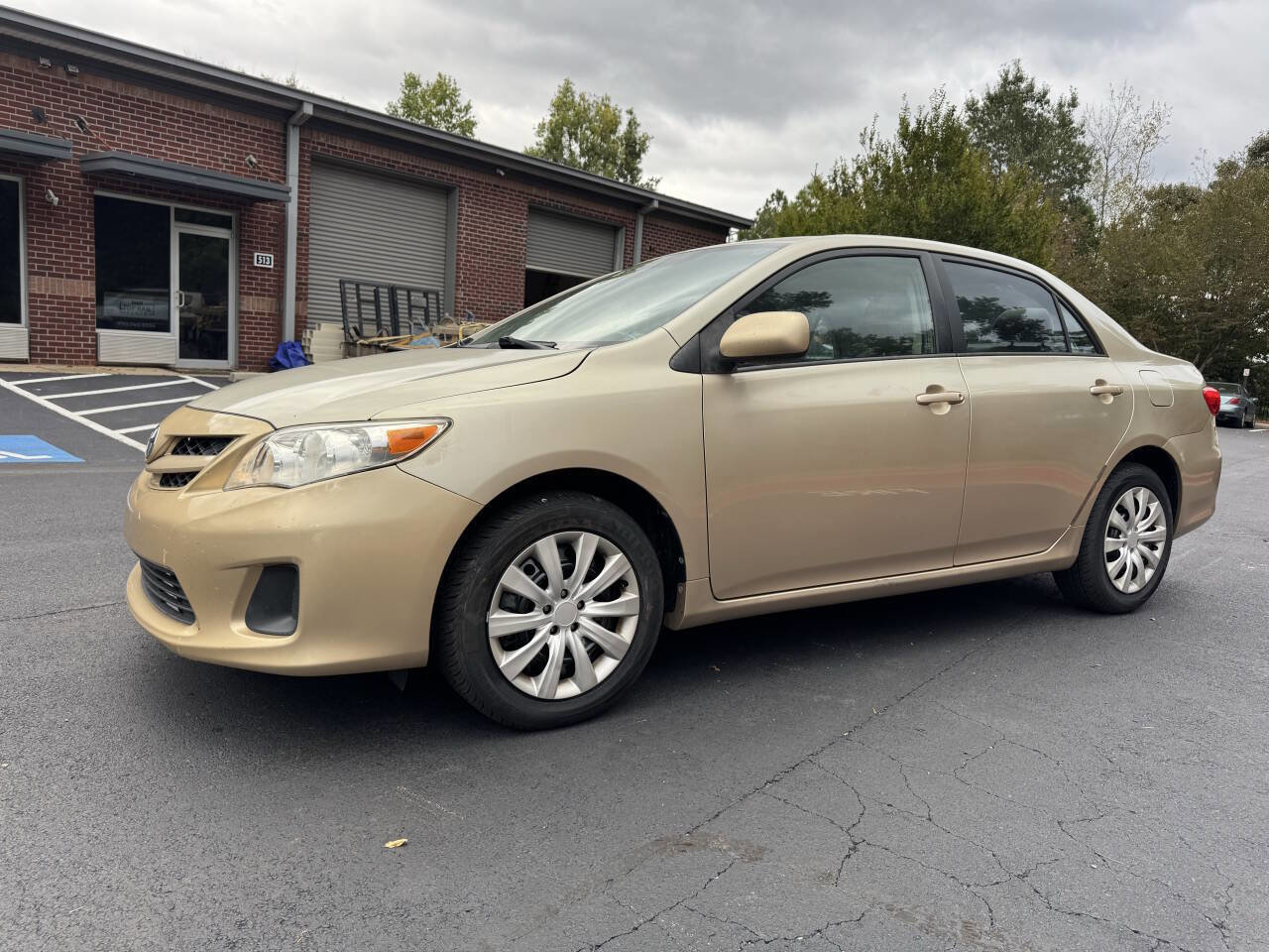 Used 2012 Toyota Corolla LE image 1