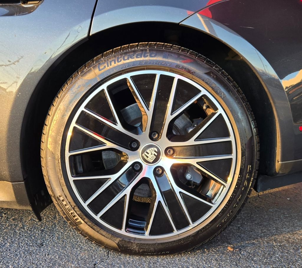 Used 2022 Porsche Taycan image 7