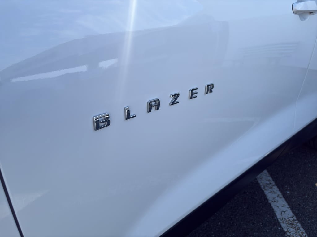 Used 2025 Chevrolet Blazer LT AWD/4WD image 3