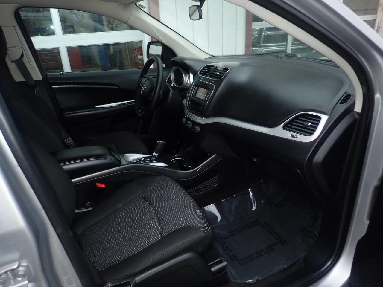 Used 2018 Dodge Journey SE image 29