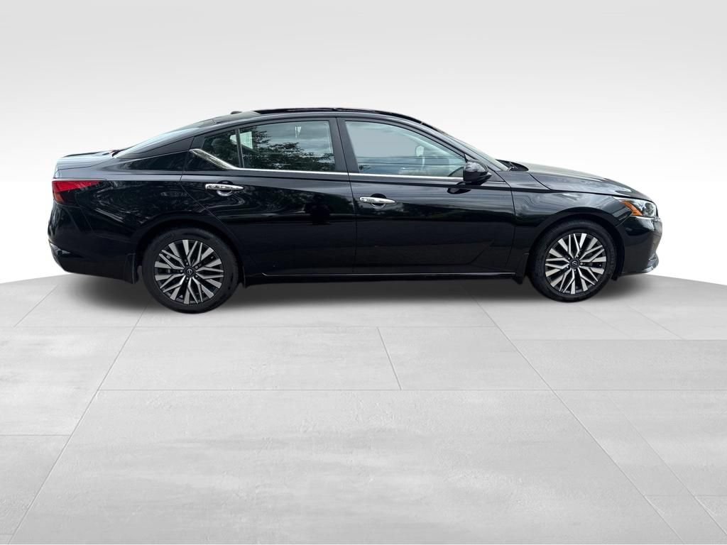 Used 2024 Nissan Altima 2.5 SV w/ SV Premium Package FWD image 8