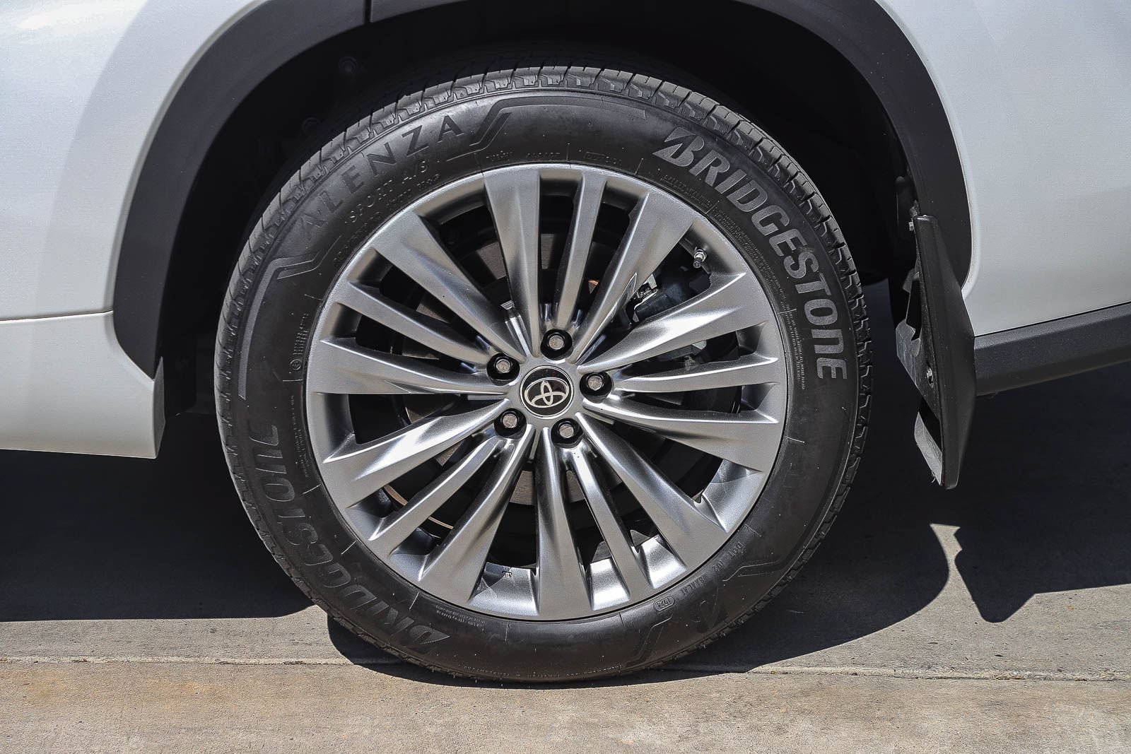 Used 2022 Toyota Highlander Platinum AWD/4WD image 11