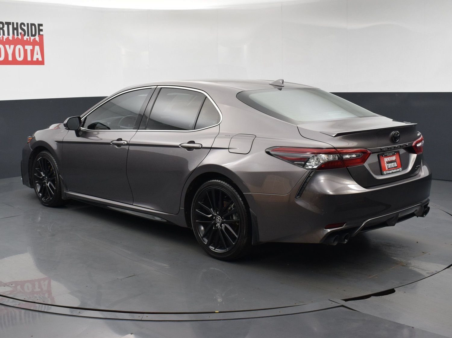 Used 2022 Toyota Camry XSE FWD image 3