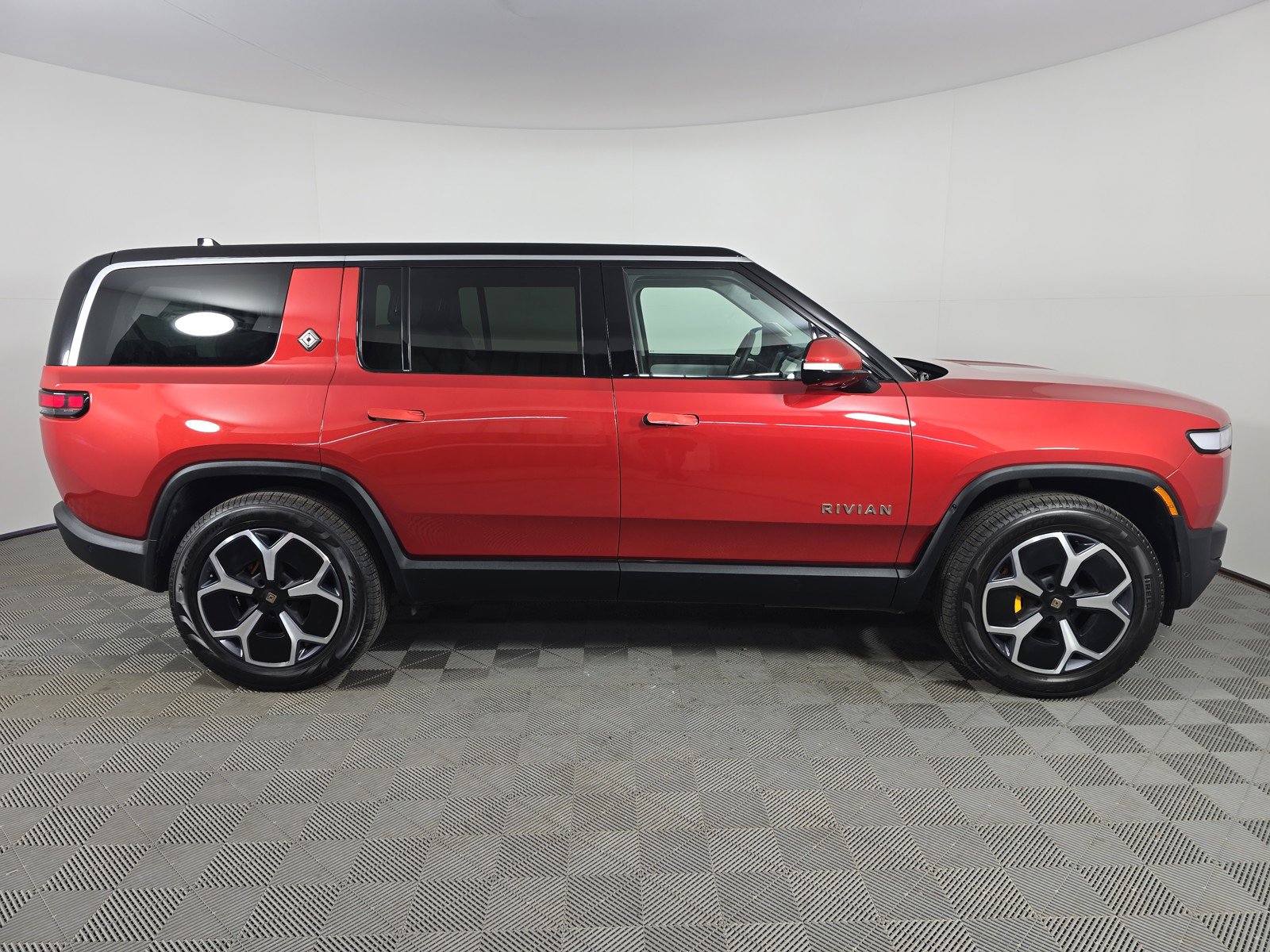 Used 2024 Rivian R1S Adventure AWD/4WD image 6