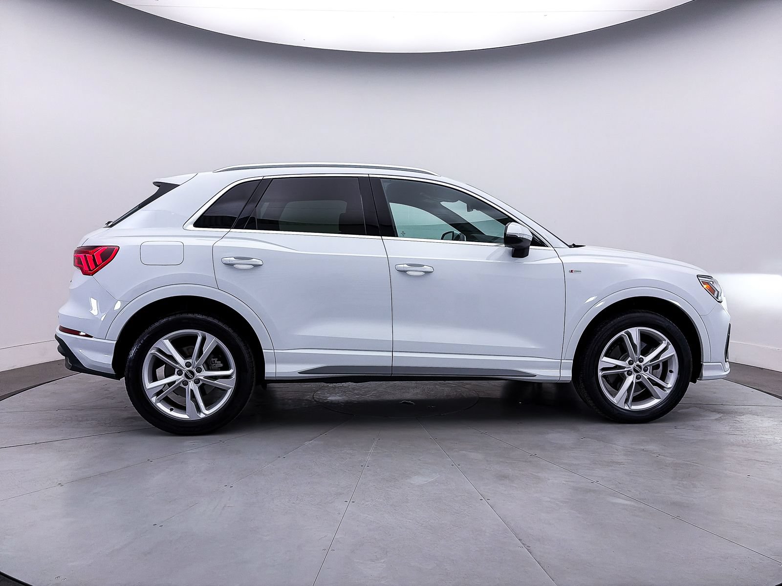 Used 2023 Audi Q3 2.0T Premium w/ Convenience Package AWD/4WD image 43