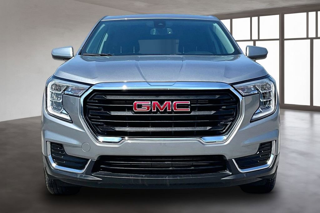 Used 2024 GMC Terrain SLE image 2