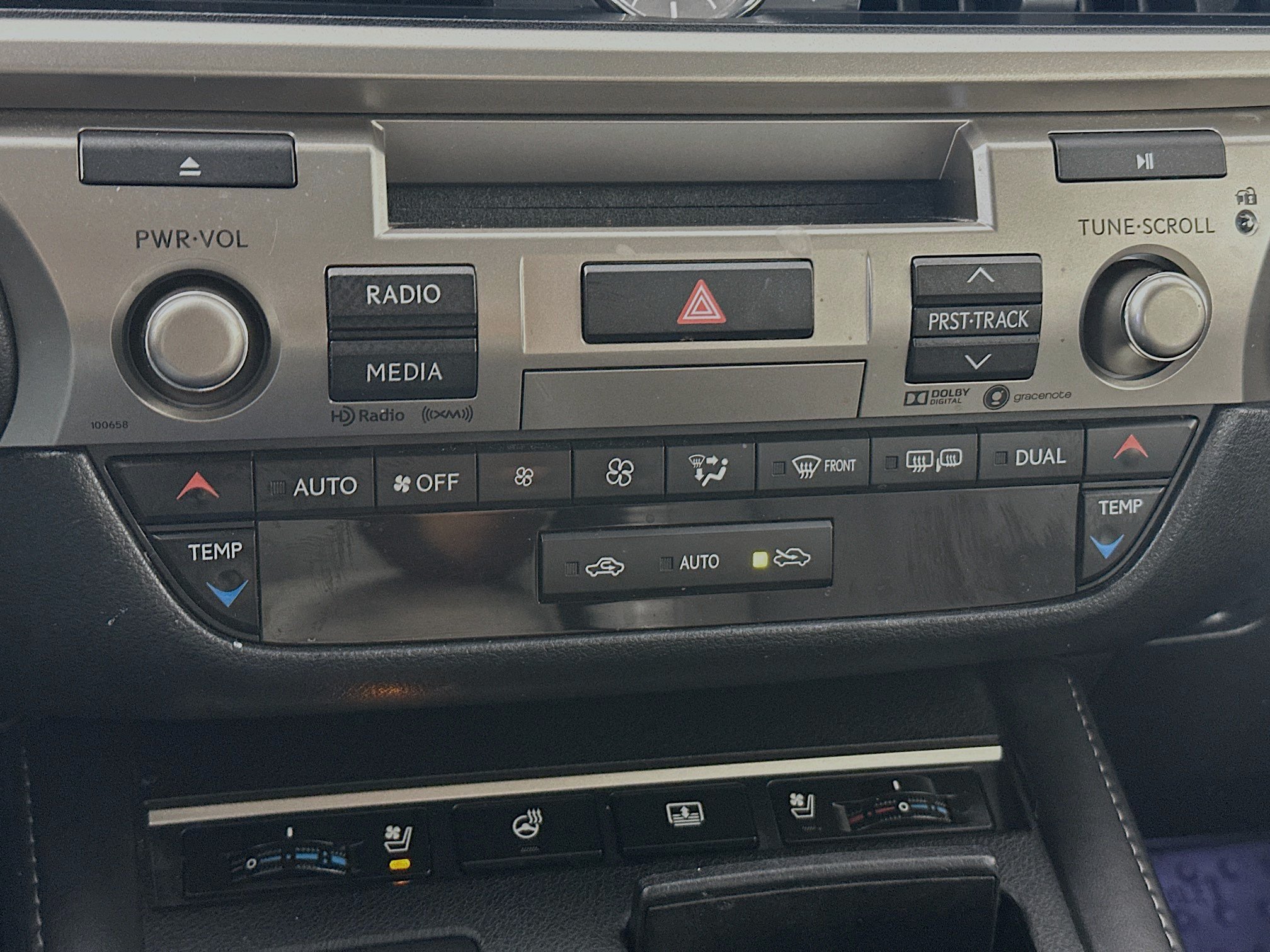 Used 2017 Lexus ES 300h w/ Luxury Package FWD image 24
