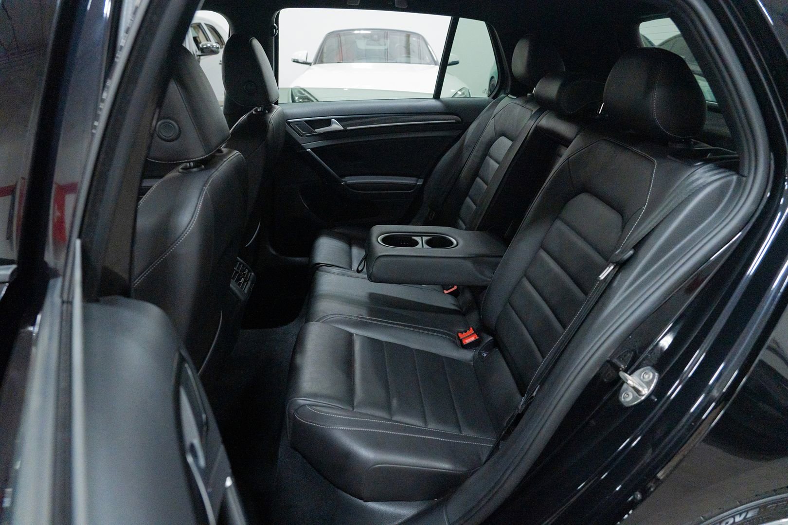 Used 2016 Volkswagen Golf 4-Door AWD/4WD image 18