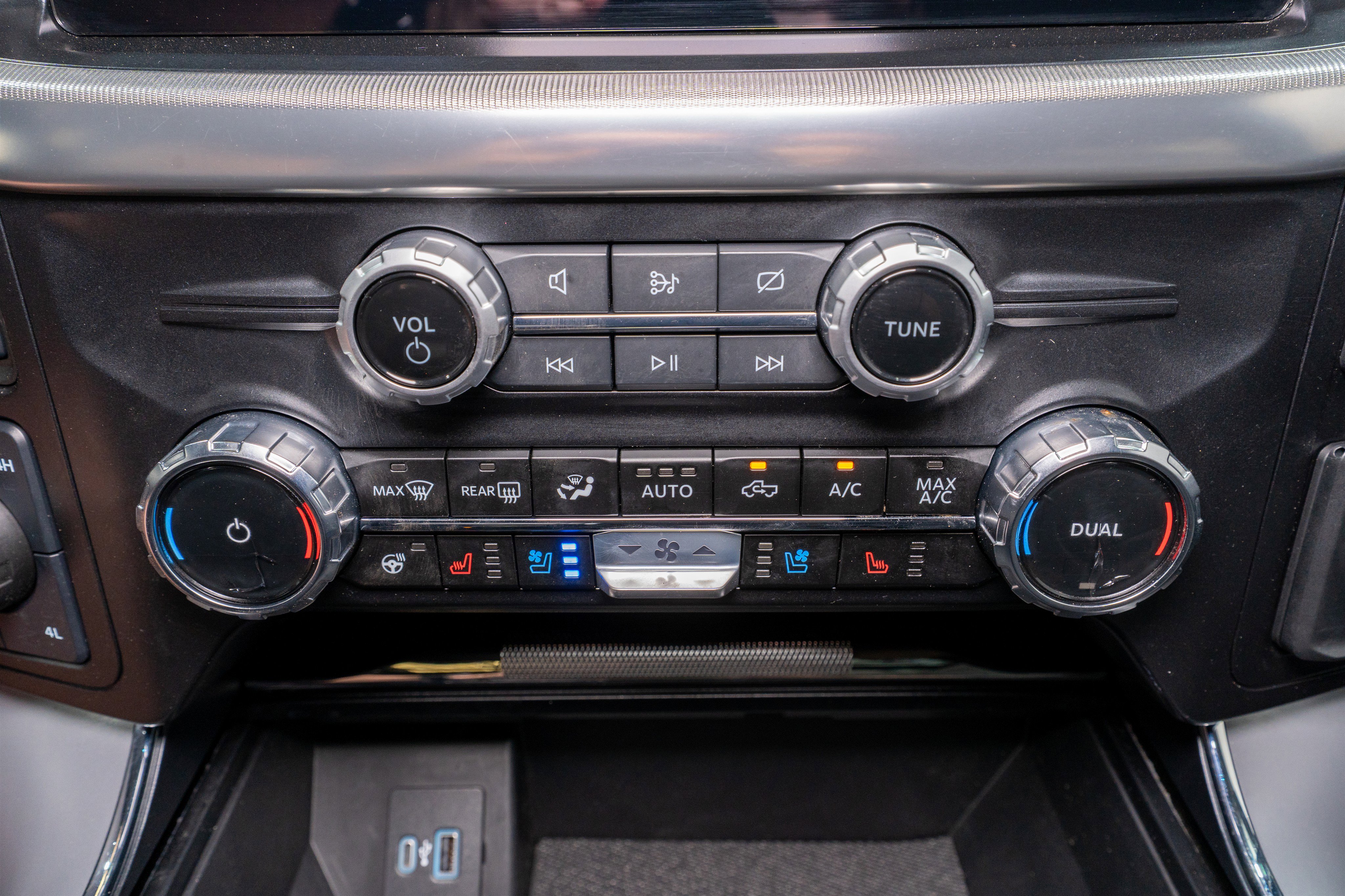 Used 2024 Ford F150 Lariat w/ Bed Utility Package AWD/4WD image 28