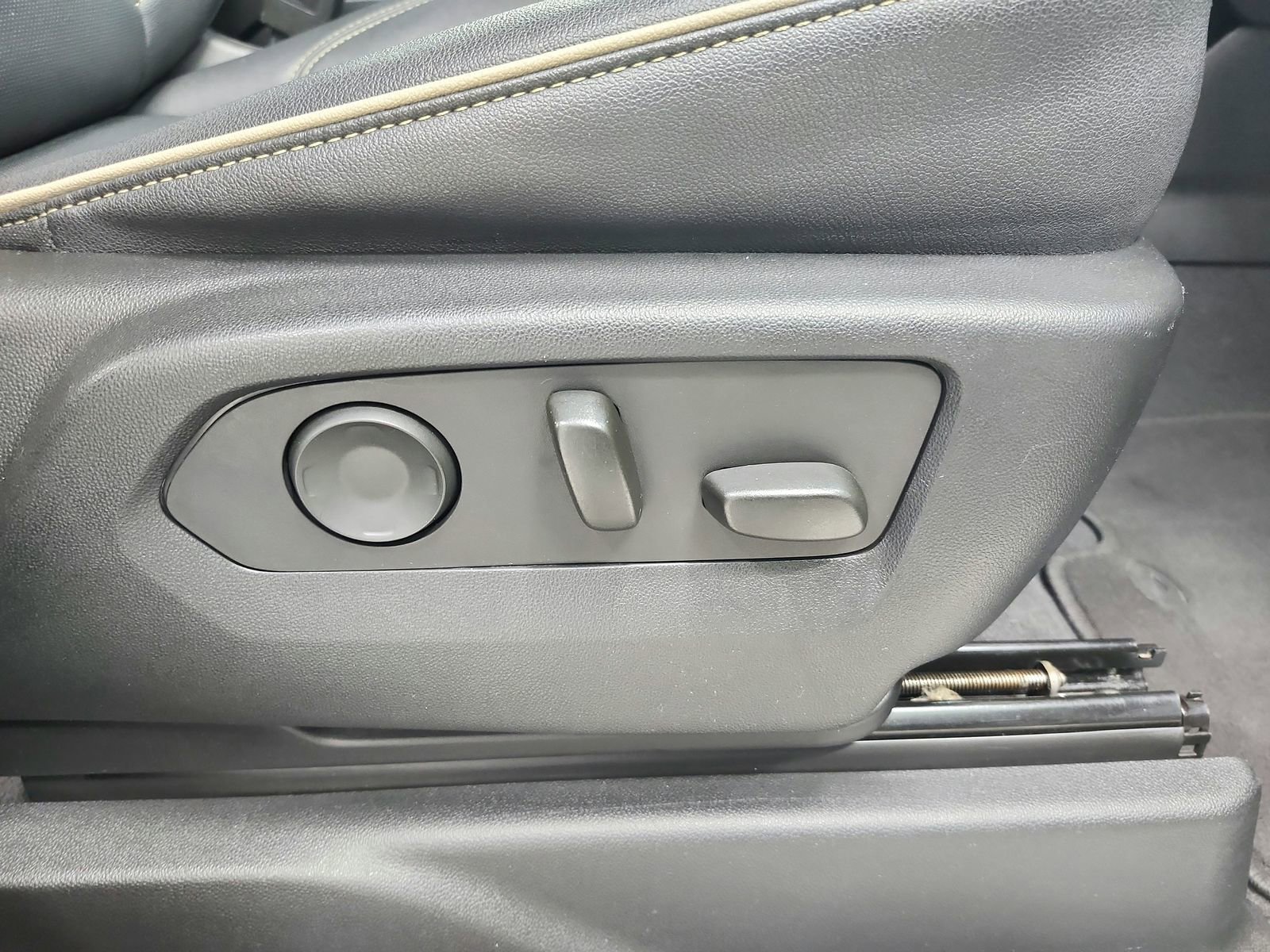 Used 2023 Chevrolet Suburban Premier image 41