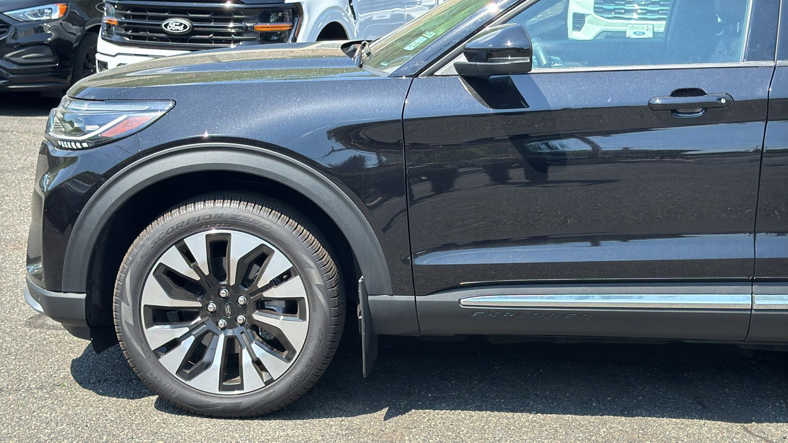 Certified 2025 Ford Explorer Platinum w/ LUX Leather Package AWD/4WD image 3