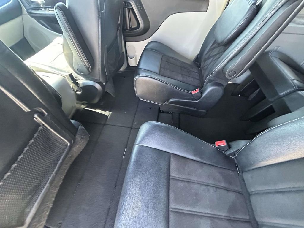 Used 2020 Dodge Grand Caravan SXT FWD image 11