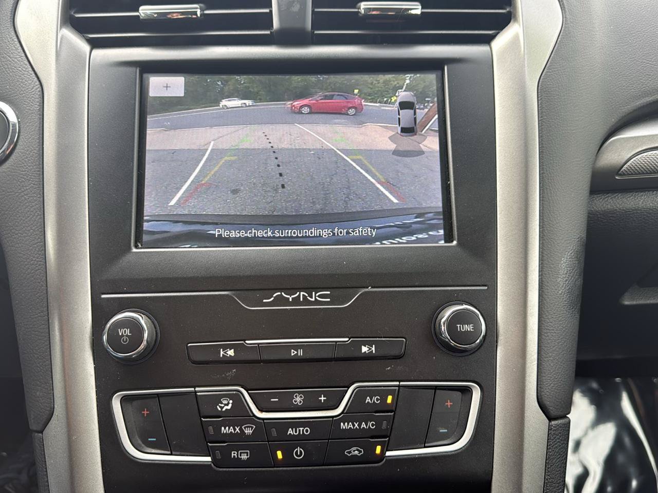 Used 2020 Ford Fusion SE FWD image 17