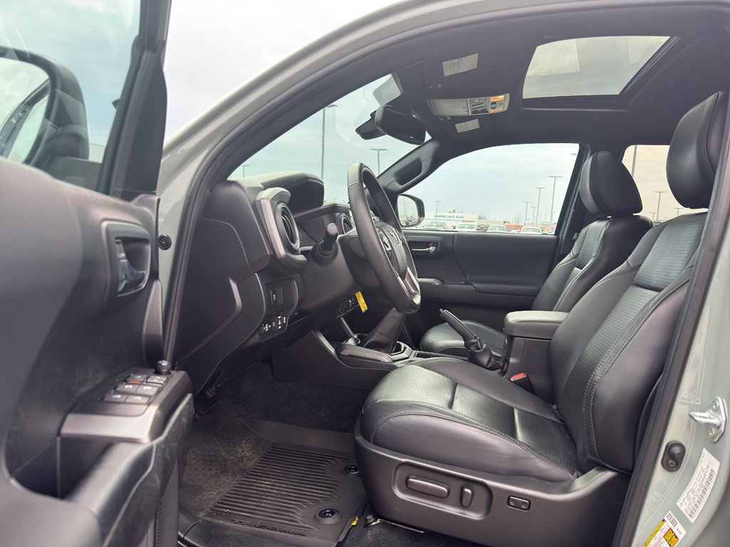 Used 2022 Toyota Tacoma TRD Off-Road w/ TRD Premium Off Road Package image 13