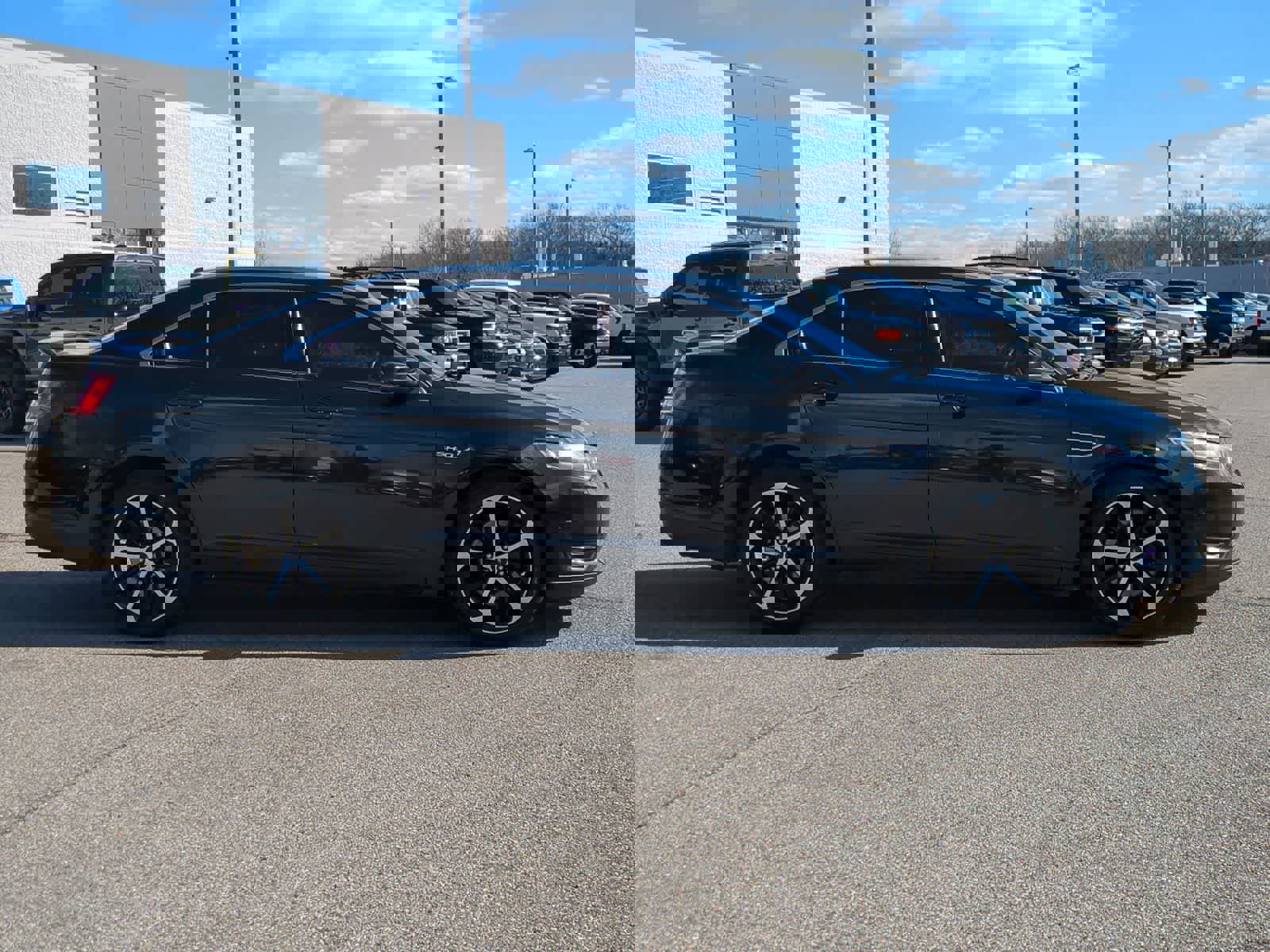 Used 2015 Ford Taurus SHO w/ Technology Package image 9