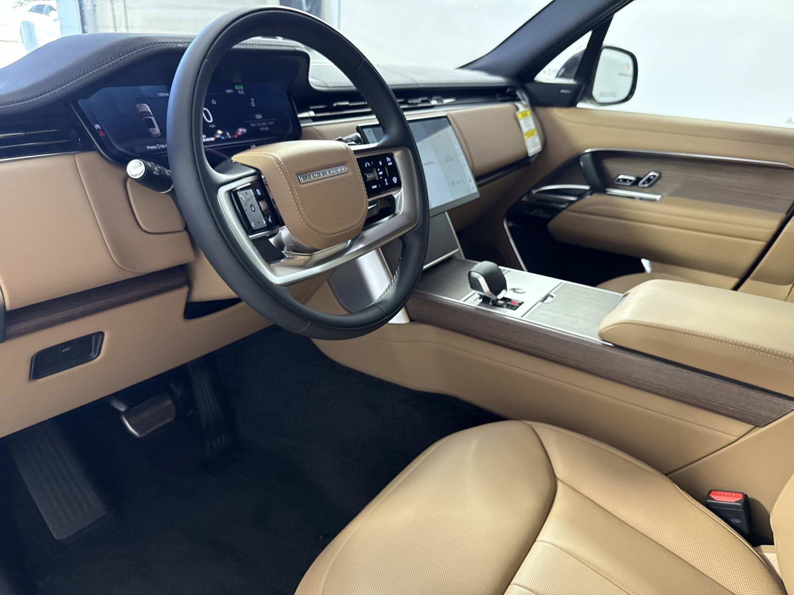 New 2026 Land Rover Range Rover Long Wheelbase SE AWD/4WD image 23
