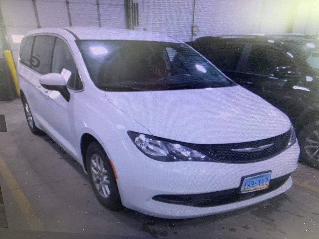 Used 2023 Chrysler Voyager LX image 6