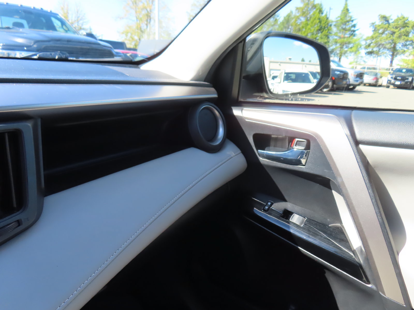Used 2016 Toyota RAV4 Limited w/ Advanced Technology Package AWD/4WD image 23