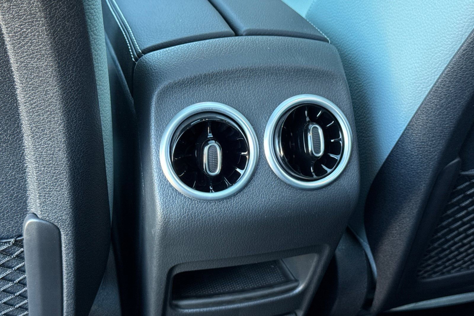 New 2026 Mercedes-Benz GLB 250 image 23