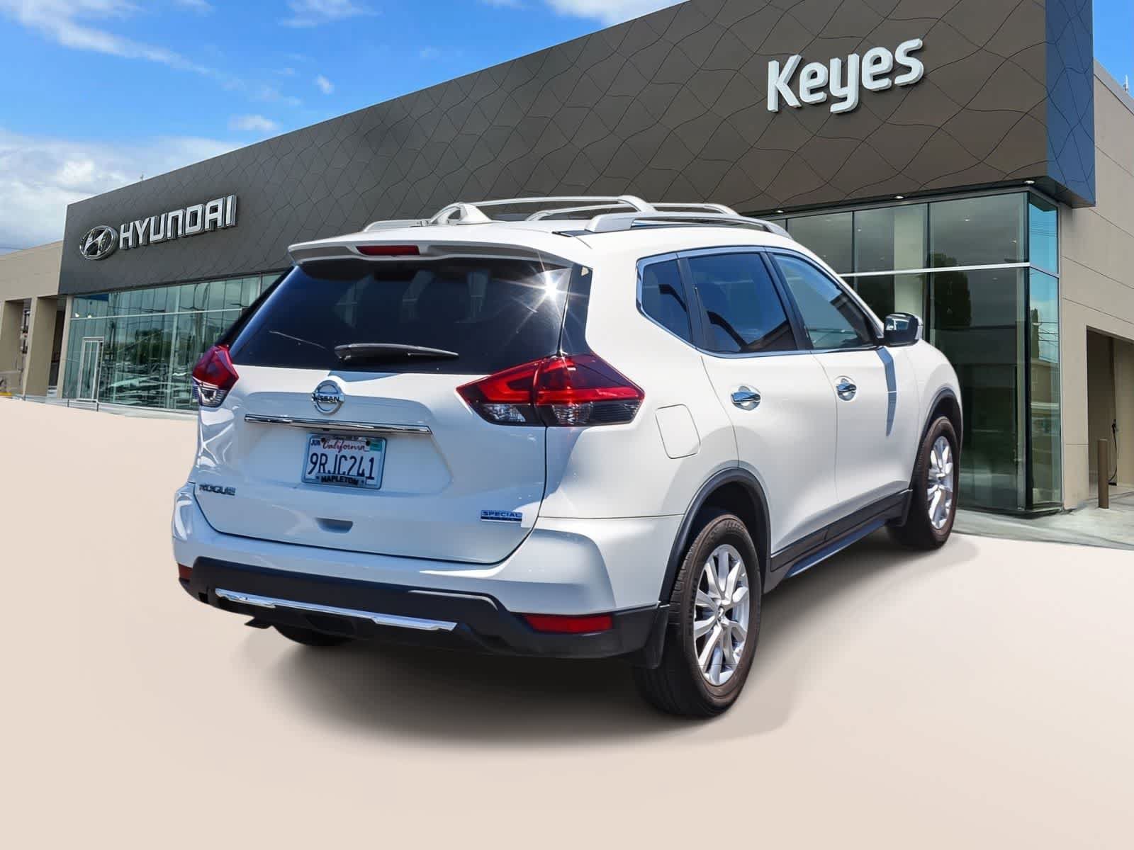 Used 2019 Nissan Rogue S w/ Special Edition Package FWD image 4