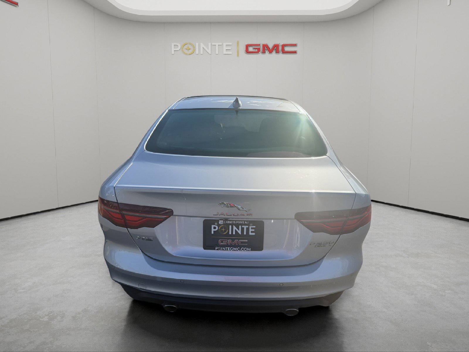 Used 2020 Jaguar XE S image 5