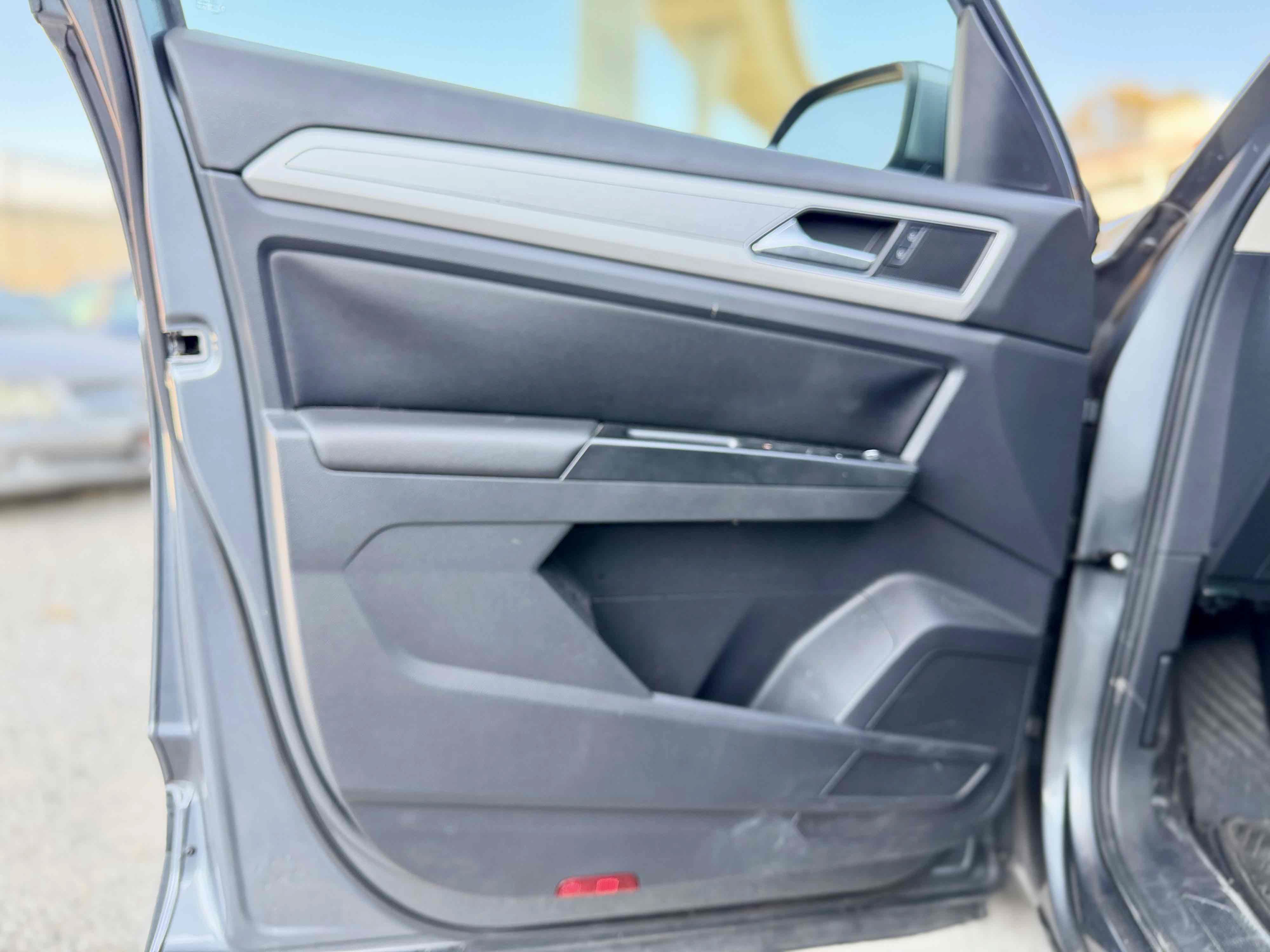 Used 2019 Volkswagen Atlas SE FWD image 30