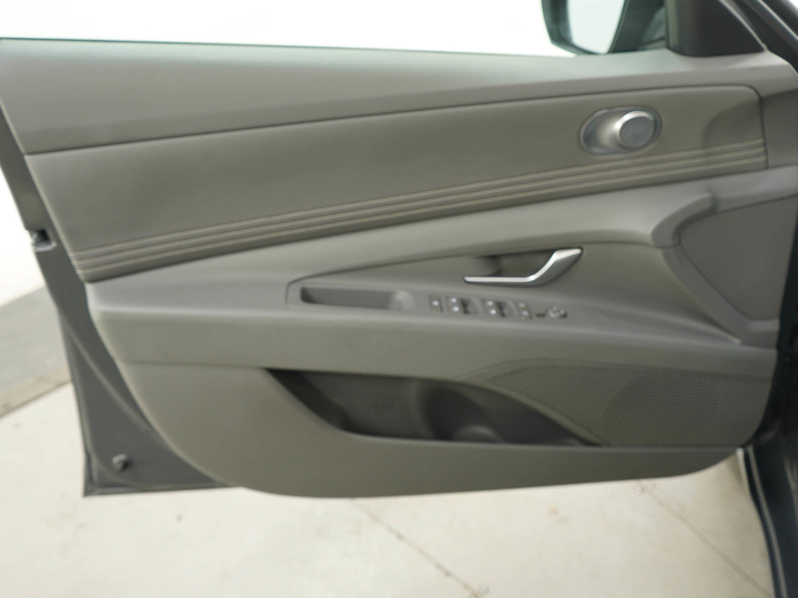 Used 2025 Hyundai Elantra SEL FWD image 19