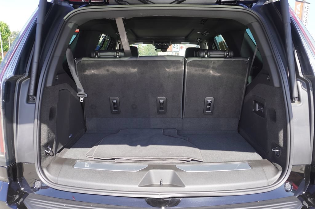 Used 2026 Cadillac Escalade Luxury RWD image 8