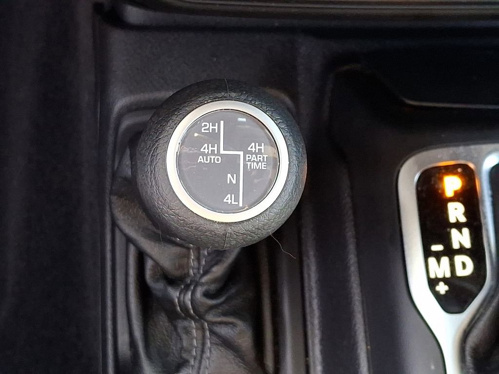 Used 2025 Jeep Wrangler Unlimited Sahara image 29