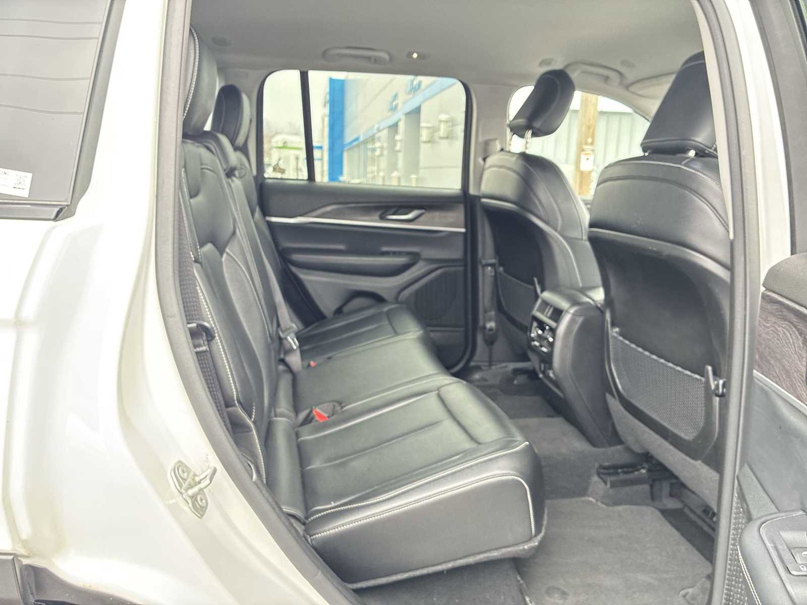 Used 2023 Jeep Grand Cherokee Limited image 27