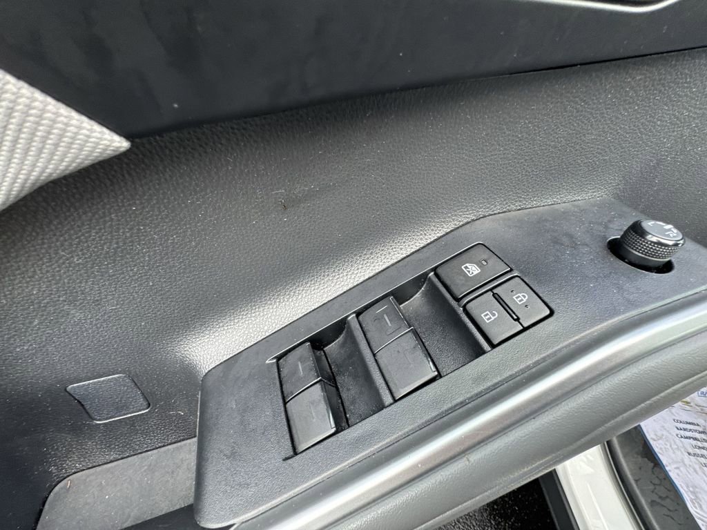 Used 2023 Toyota Highlander LE image 13