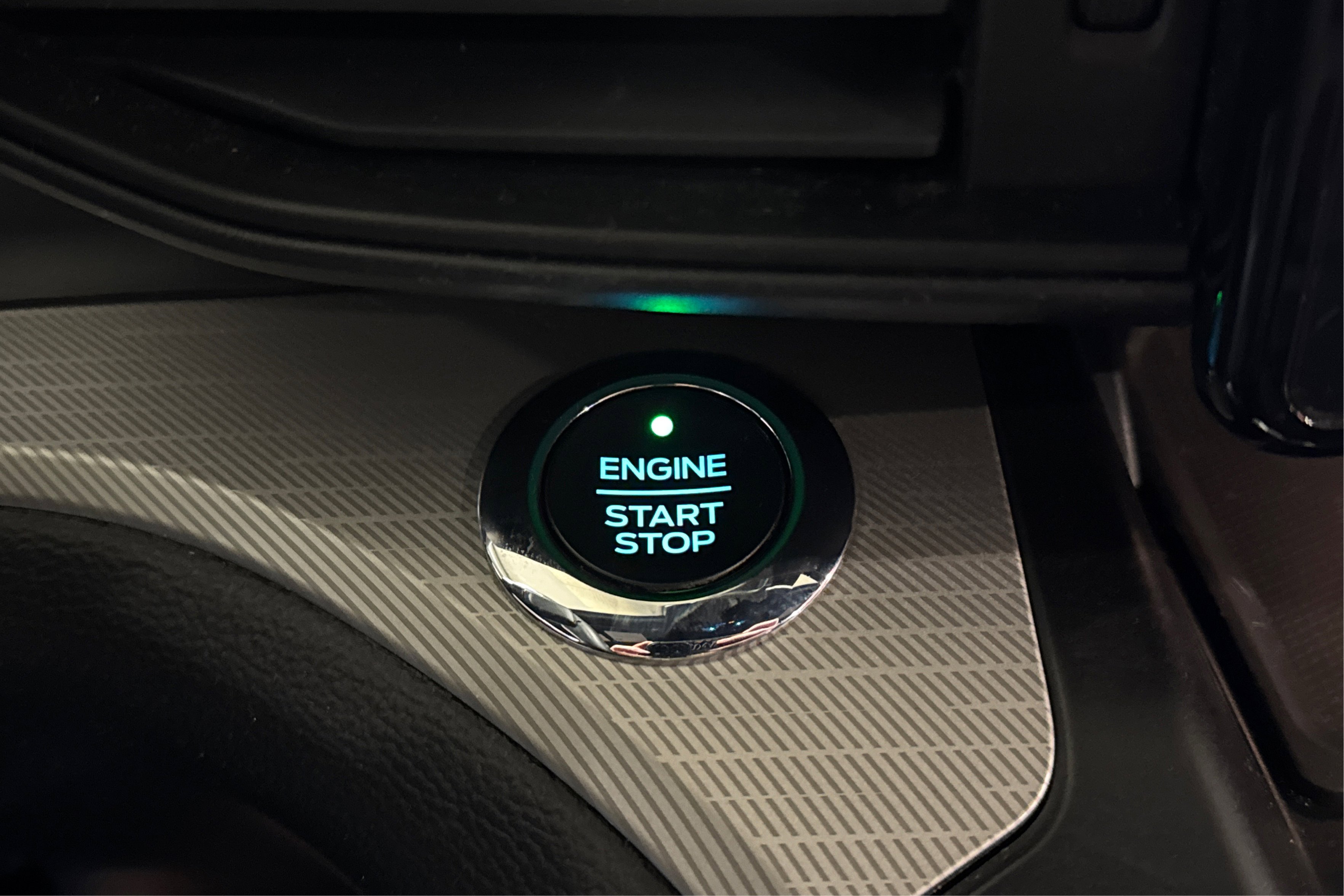 Used 2020 Ford Explorer XLT w/ Comfort Package AWD/4WD image 30