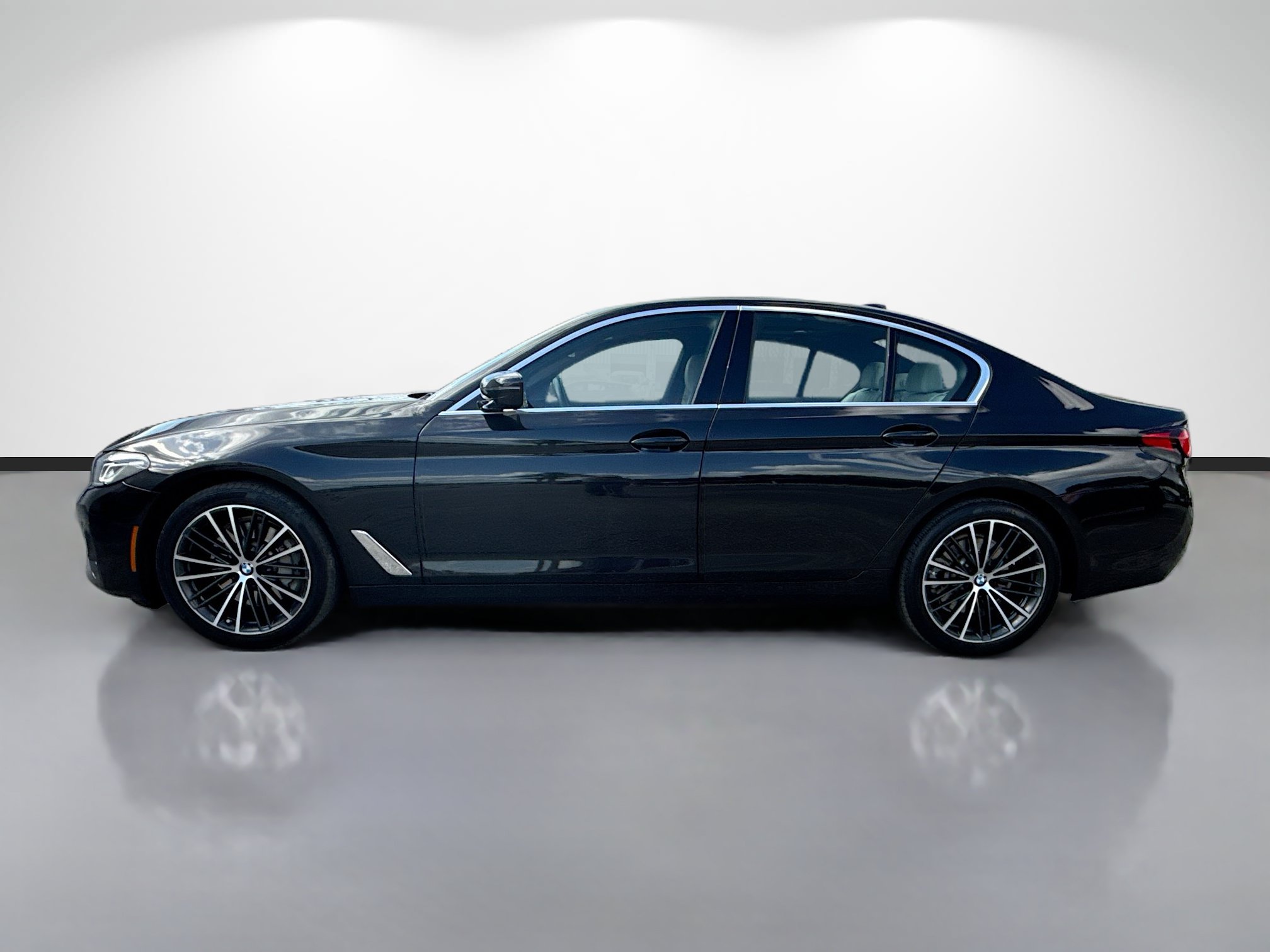 Used 2023 BMW 530i w/ Premium Package RWD image 6