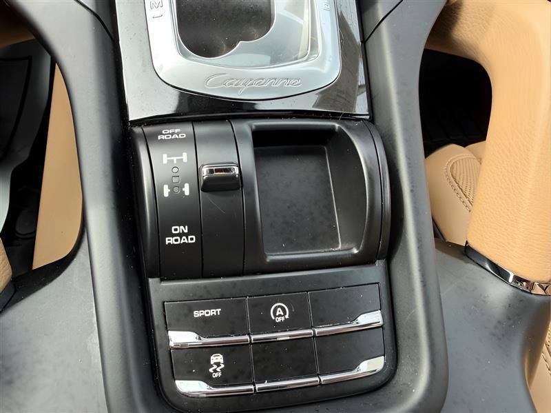 Used 2016 Porsche Cayenne image 43