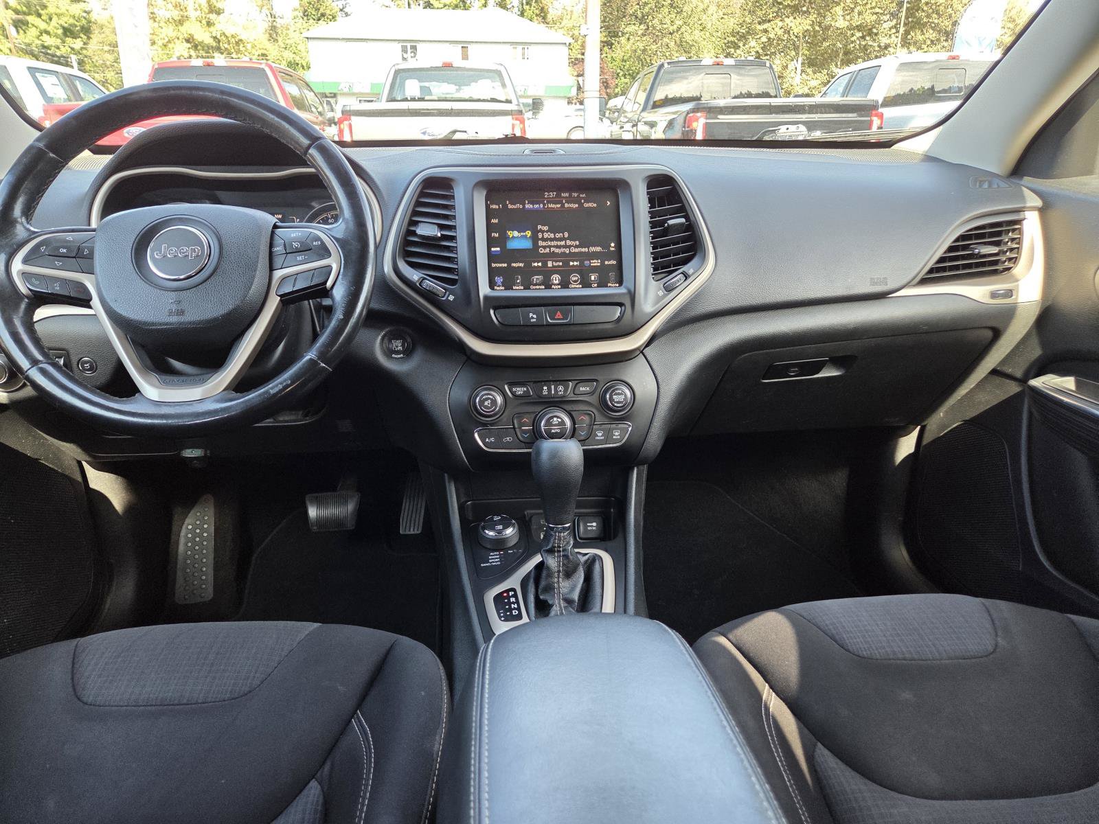 Used 2015 Jeep Cherokee Latitude w/ Comfort/Convenience Group AWD/4WD image 15