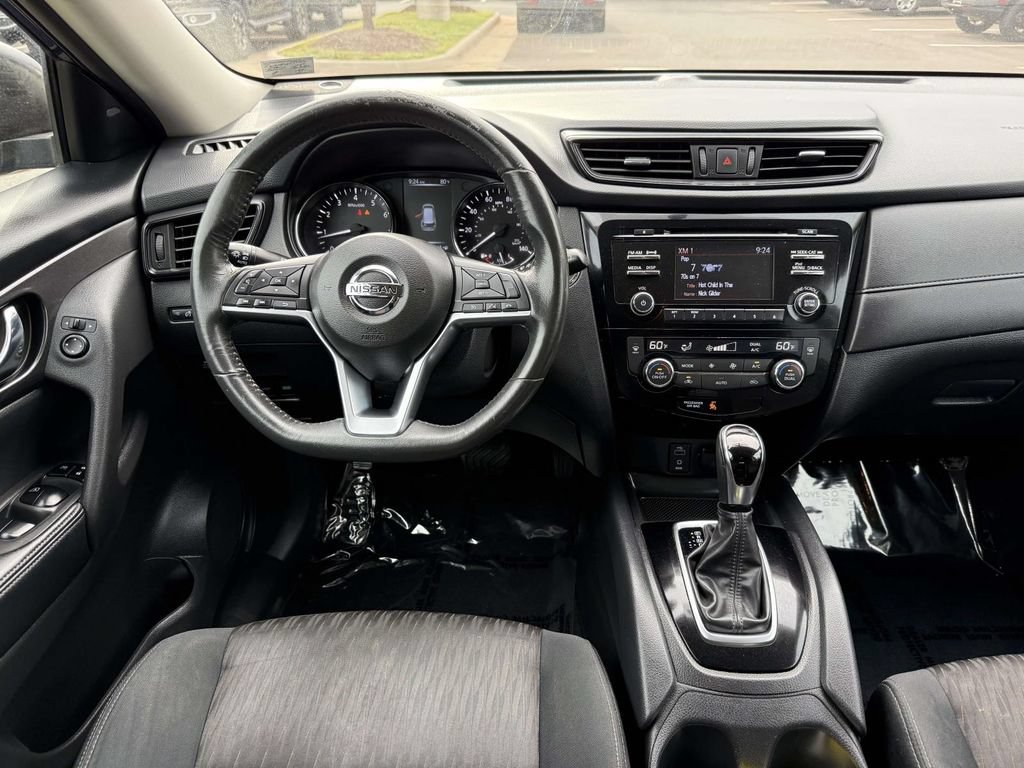 Used 2017 Nissan Rogue SV AWD/4WD image 17