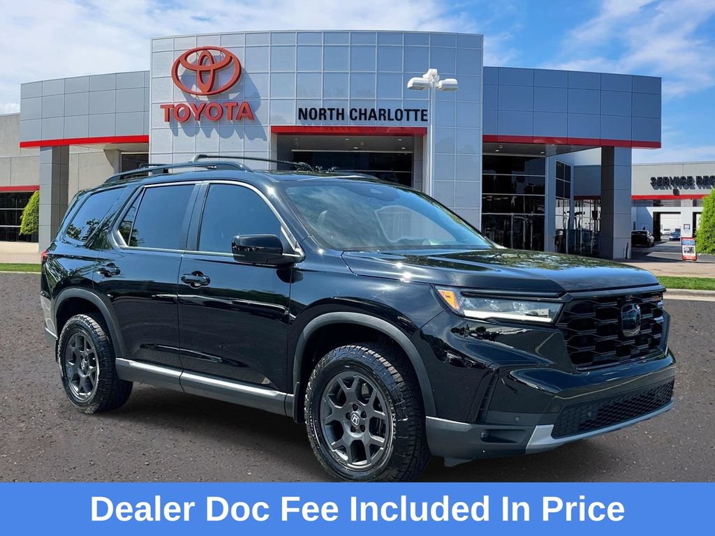 Used 2025 Honda Pilot TrailSport image 1