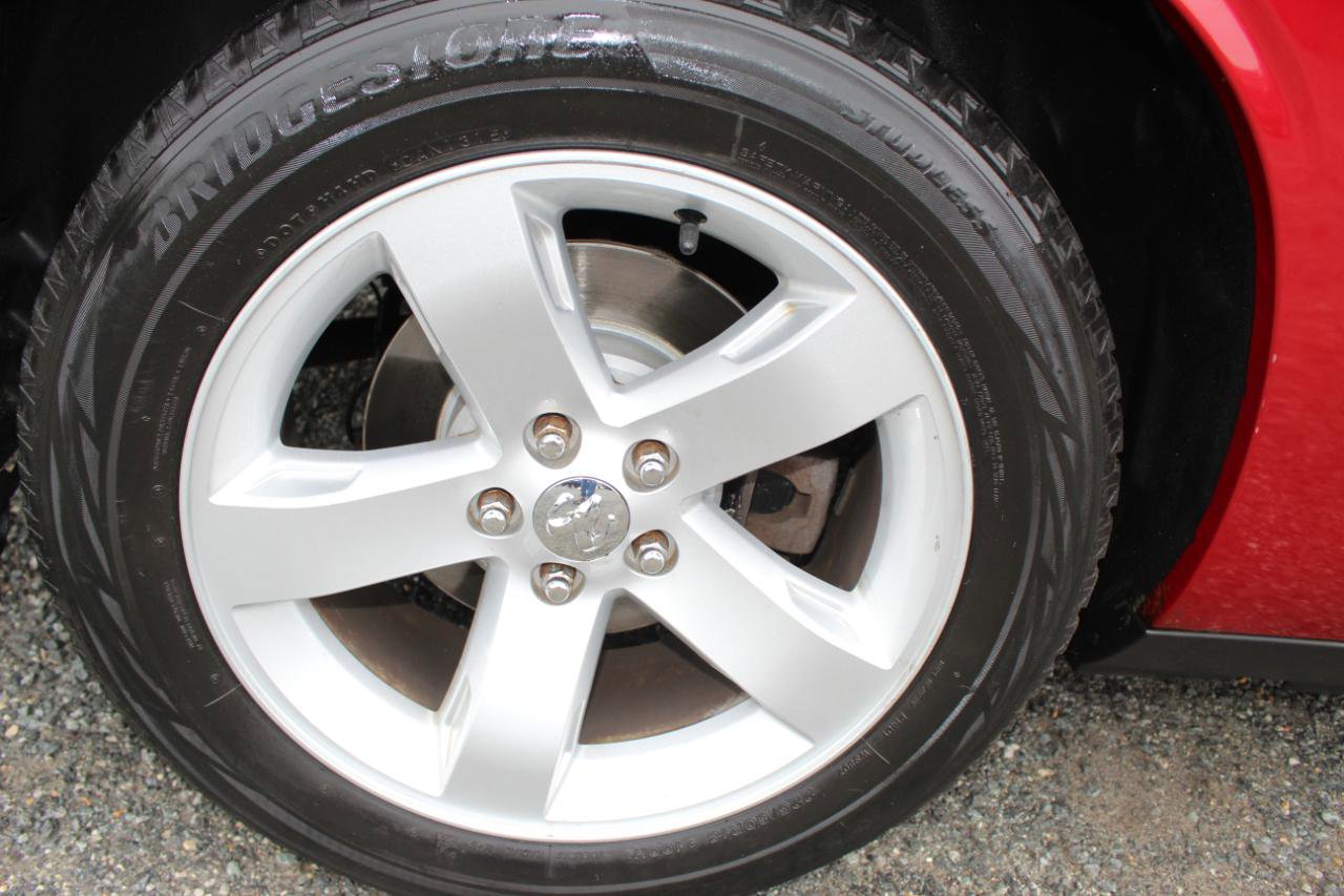 Used 2010 Dodge Challenger SE RWD image 26