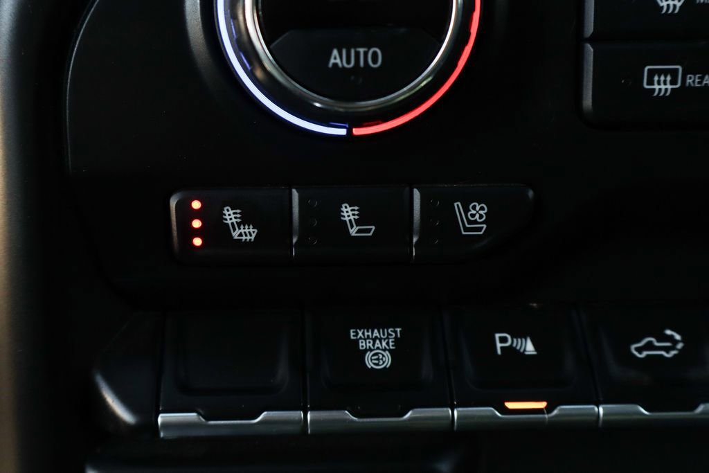 Used 2021 Chevrolet Silverado 2500 LTZ w/ LTZ Convenience Package image 40