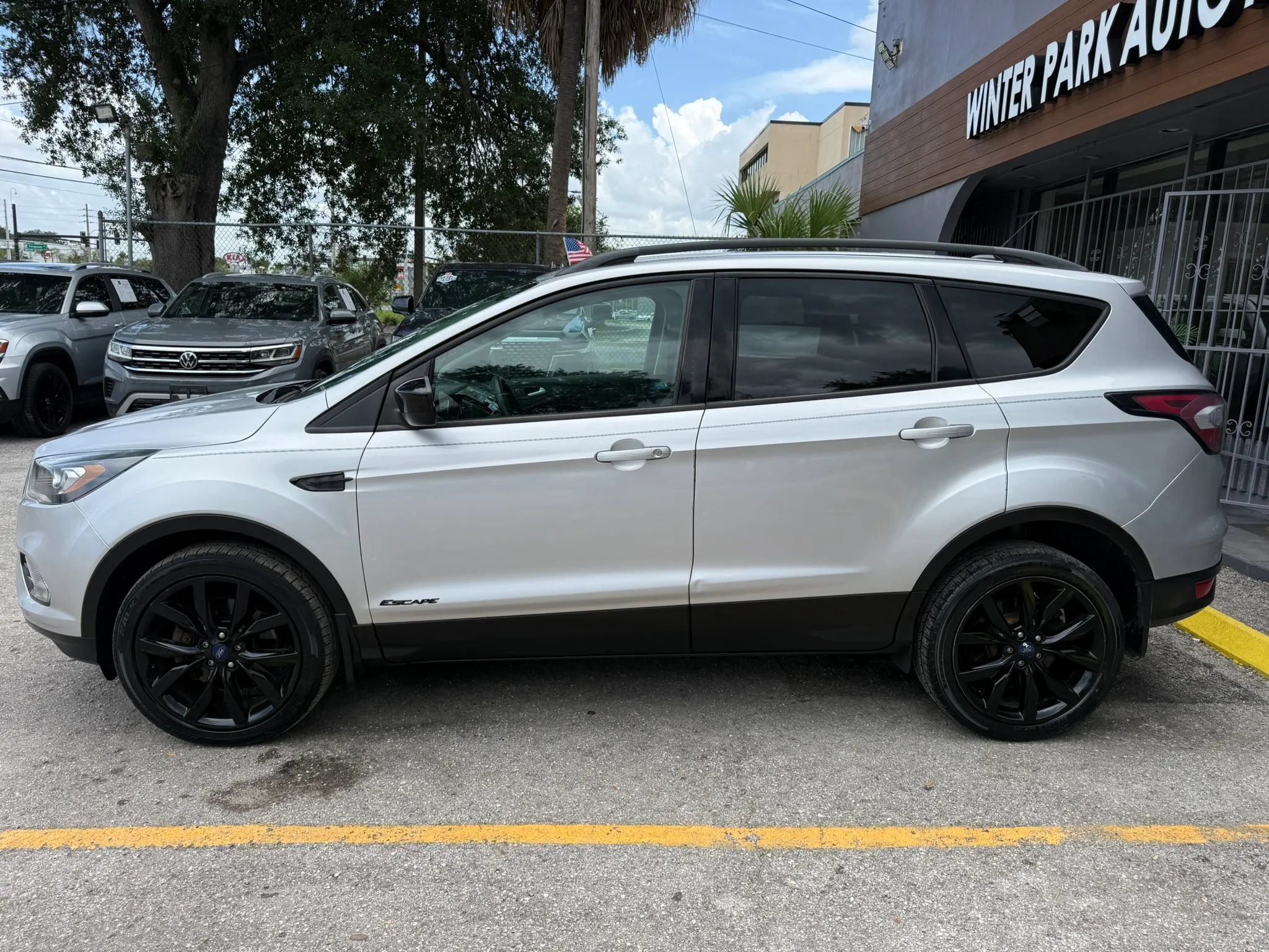 Used 2017 Ford Escape SE w/ SE Sport Appearance Package AWD/4WD image 4