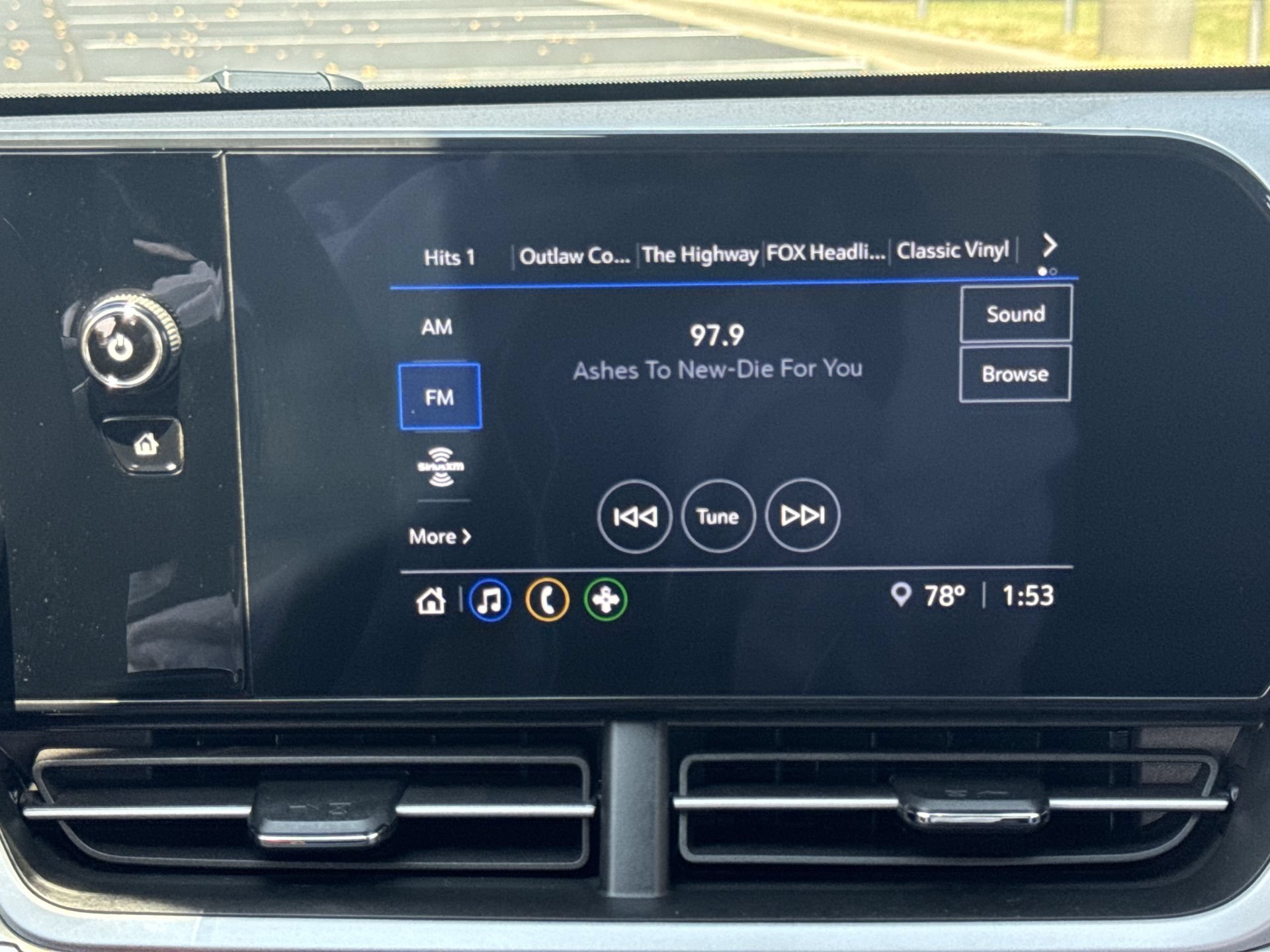 Certified 2024 Chevrolet Trax RS w/ Driver Confidence Package FWD image 16