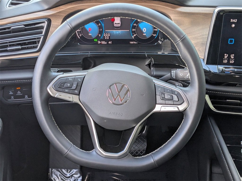Used 2025 Volkswagen Atlas SE image 24