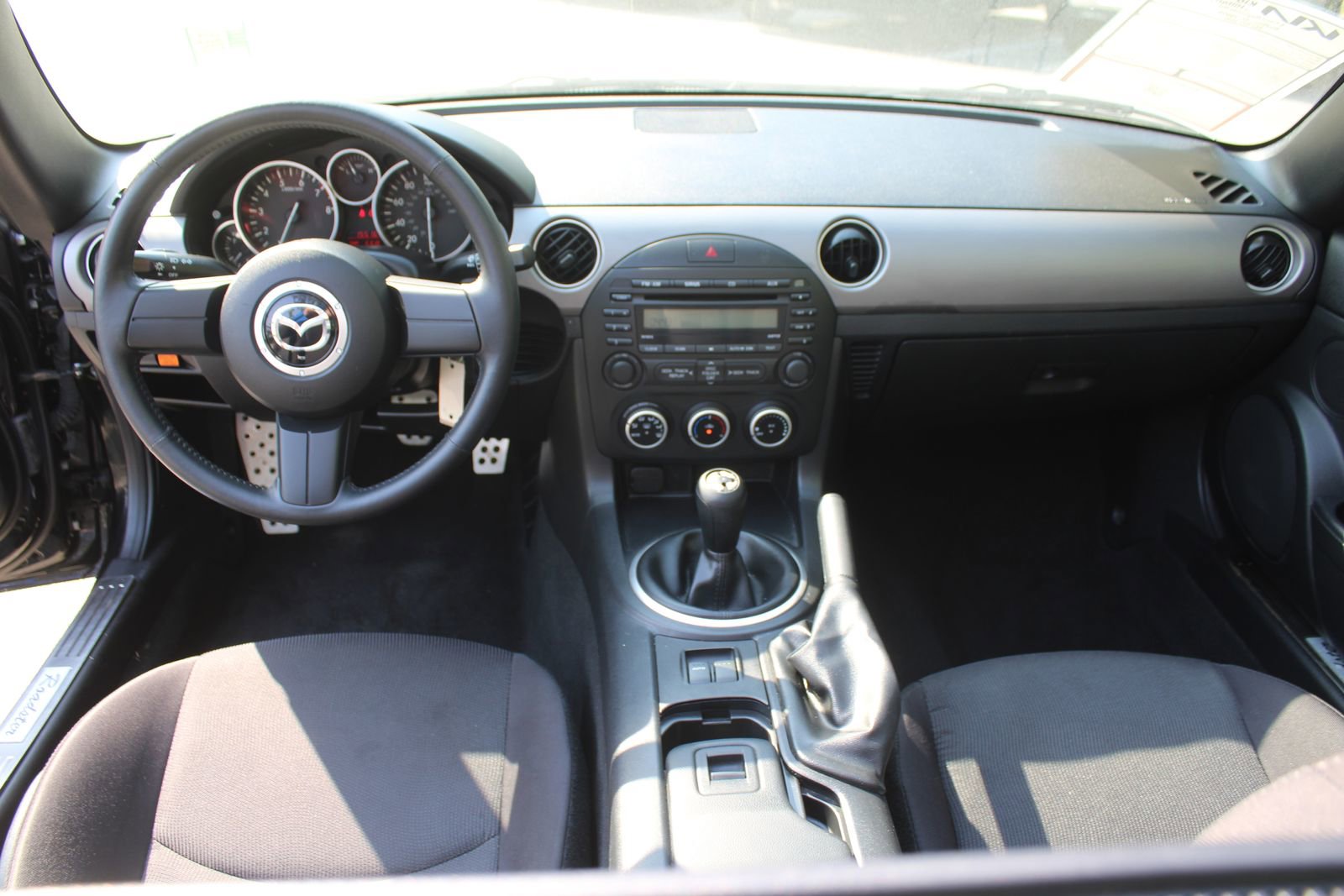 Used 2009 MAZDA MX-5 Miata Sport RWD image 34