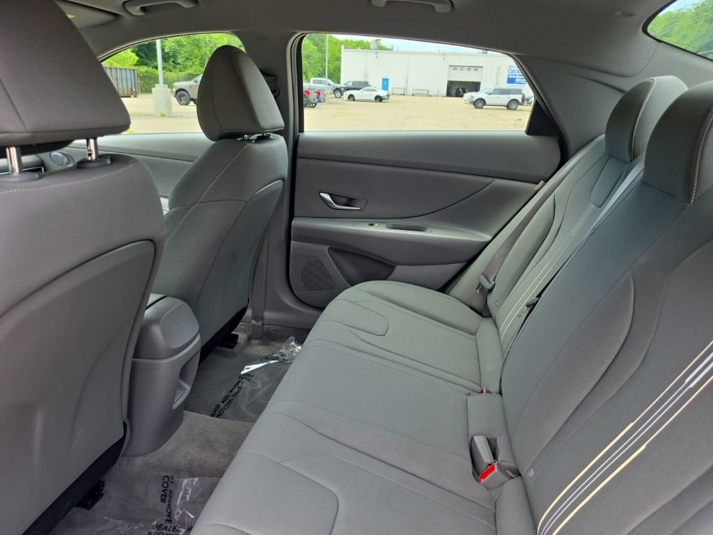 Used 2024 Hyundai Elantra SEL FWD image 11