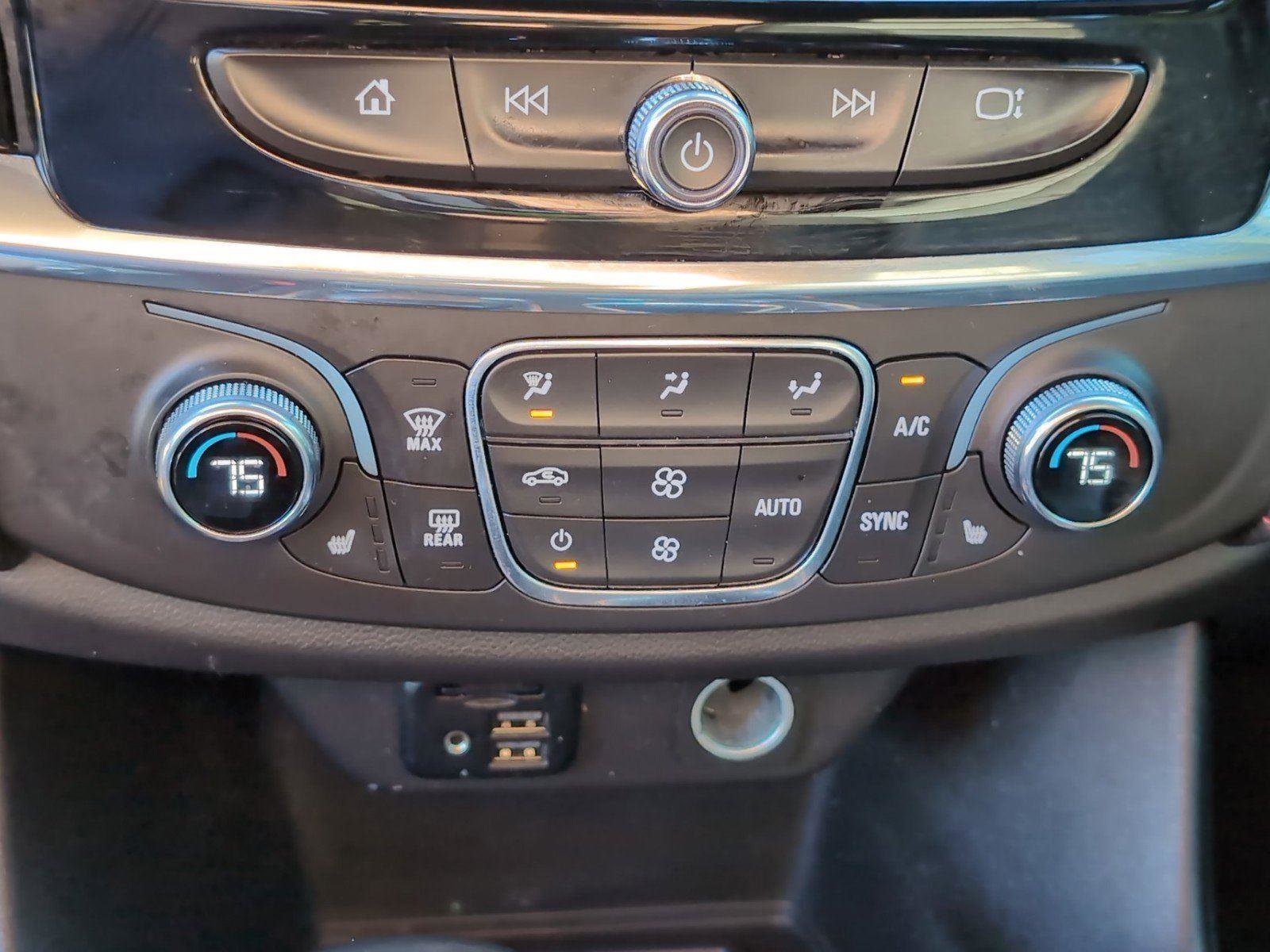 Used 2023 Chevrolet Traverse RS FWD image 20