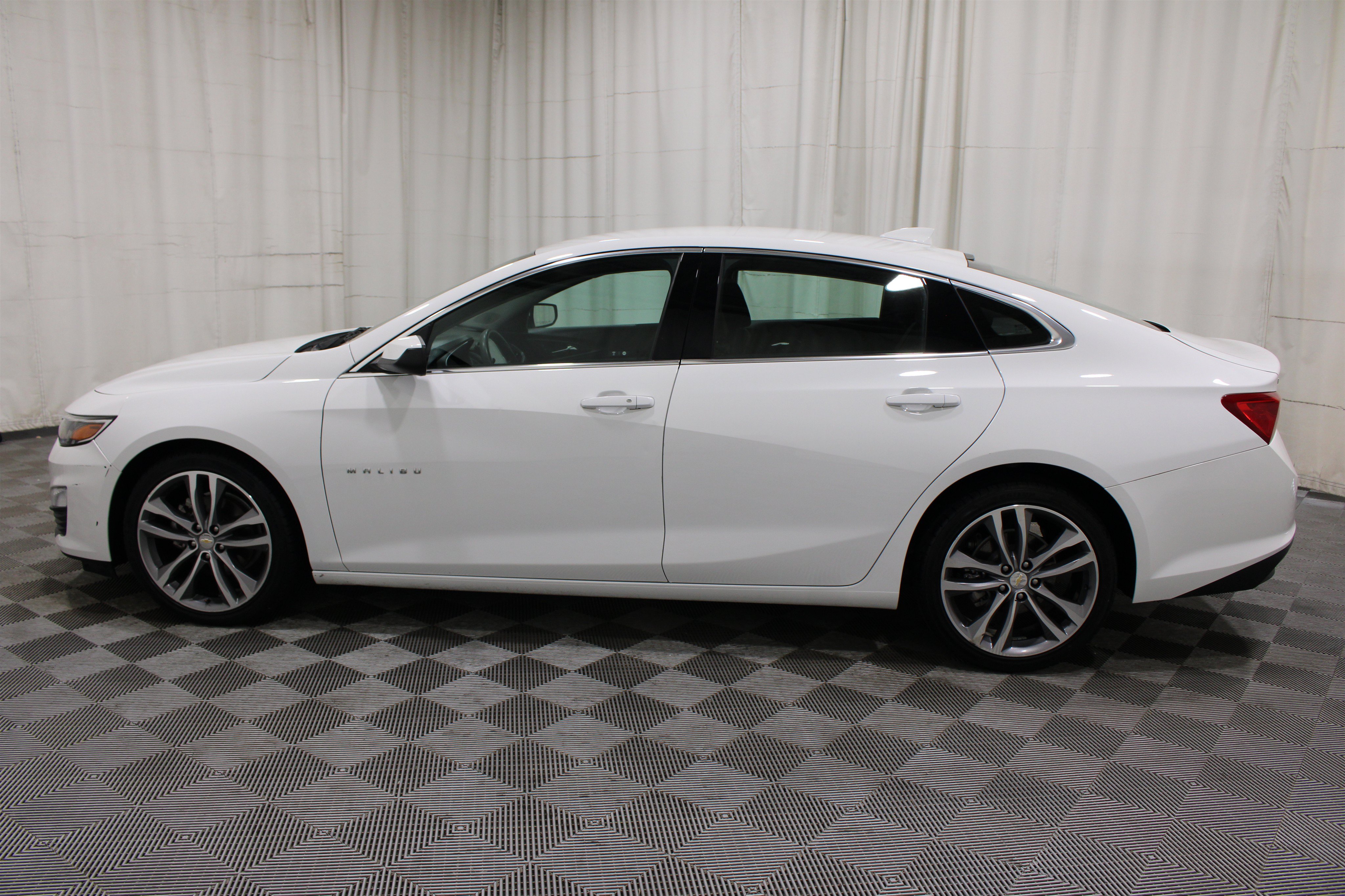 Used 2023 Chevrolet Malibu LT FWD image 33