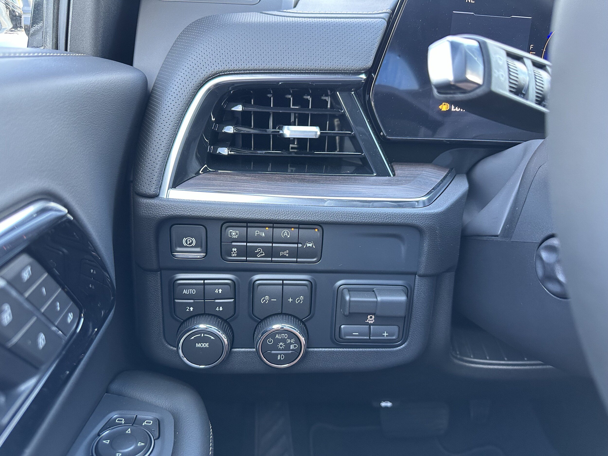 New 2026 Chevrolet Tahoe Premier AWD/4WD image 31