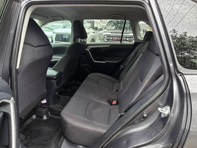 Used 2019 Toyota RAV4 LE FWD image 15