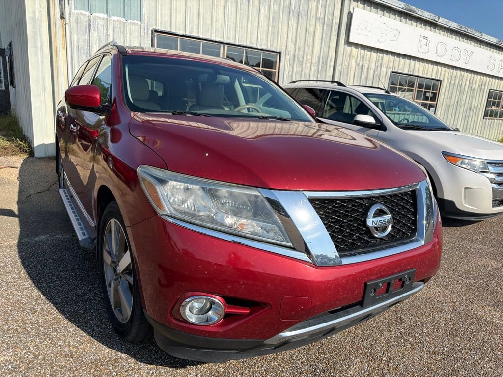 Used 2015 Nissan Pathfinder Platinum FWD image 2