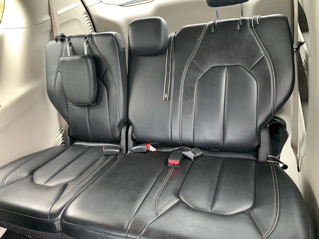 Used 2023 Chrysler Pacifica Touring-L FWD image 23